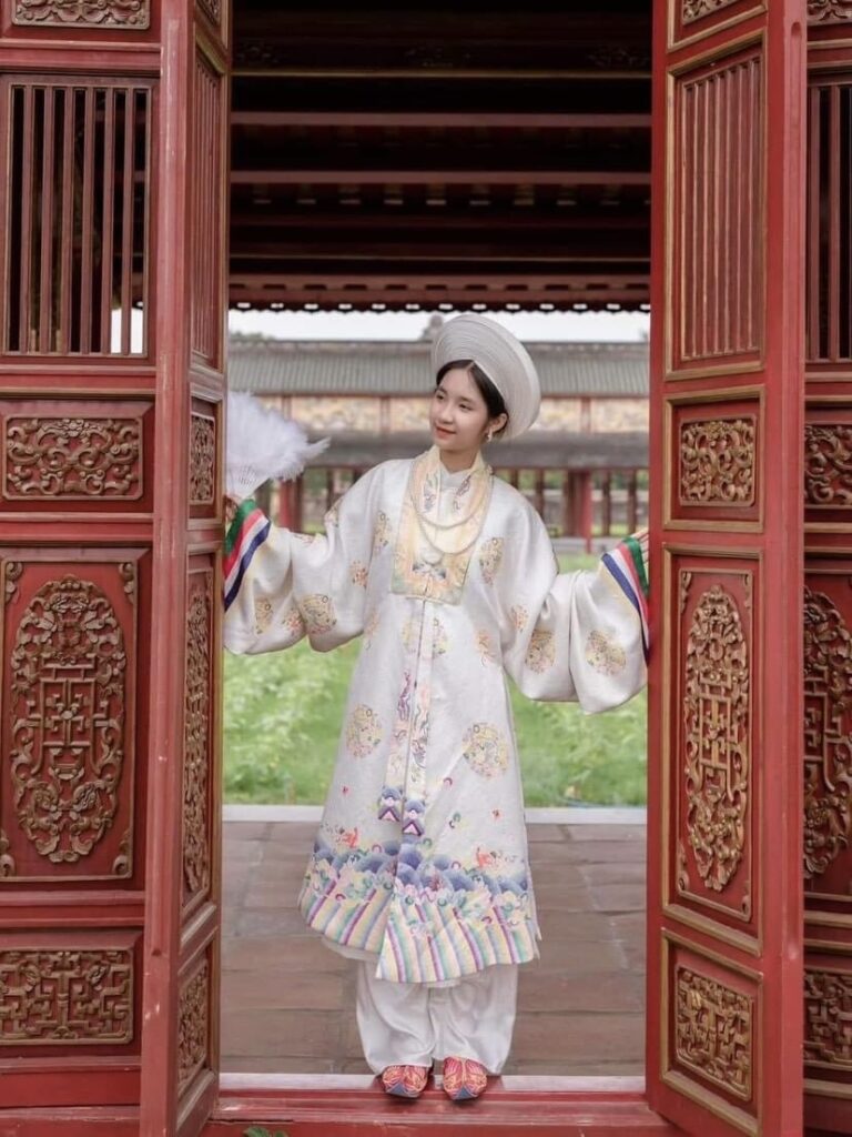 Top 10 Shop bán váy đầm đẹp nhất tỉnh Bình Định - ALONGWALKER